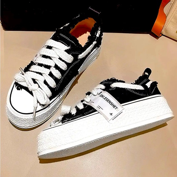 Shoes | Plain Black White Sneakers With Little Ridges In A Size 8 ...